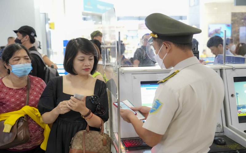 Niềng răng có đi máy bay được không? những điều cần lưu ý Niềng răng có đi máy bay được không? những điều cần lưu ý