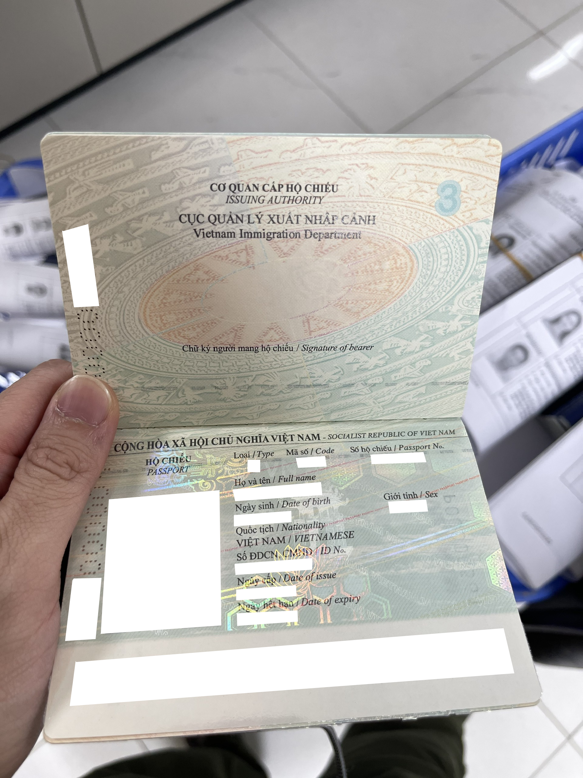 Hộ chiếu phổ thông mẫu mới mang đậm bản sắc Việt Nam