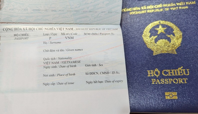 Hộ chiếu phổ thông mẫu mới mang đậm bản sắc Việt Nam