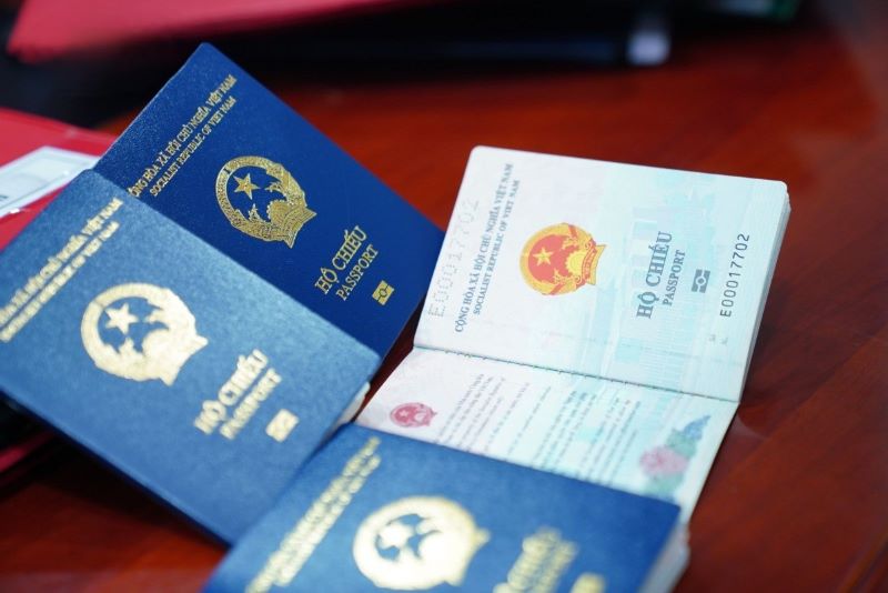 CCCD và hộ chiếu người cao tuổi CCCD và hộ chiếu người cao tuổi