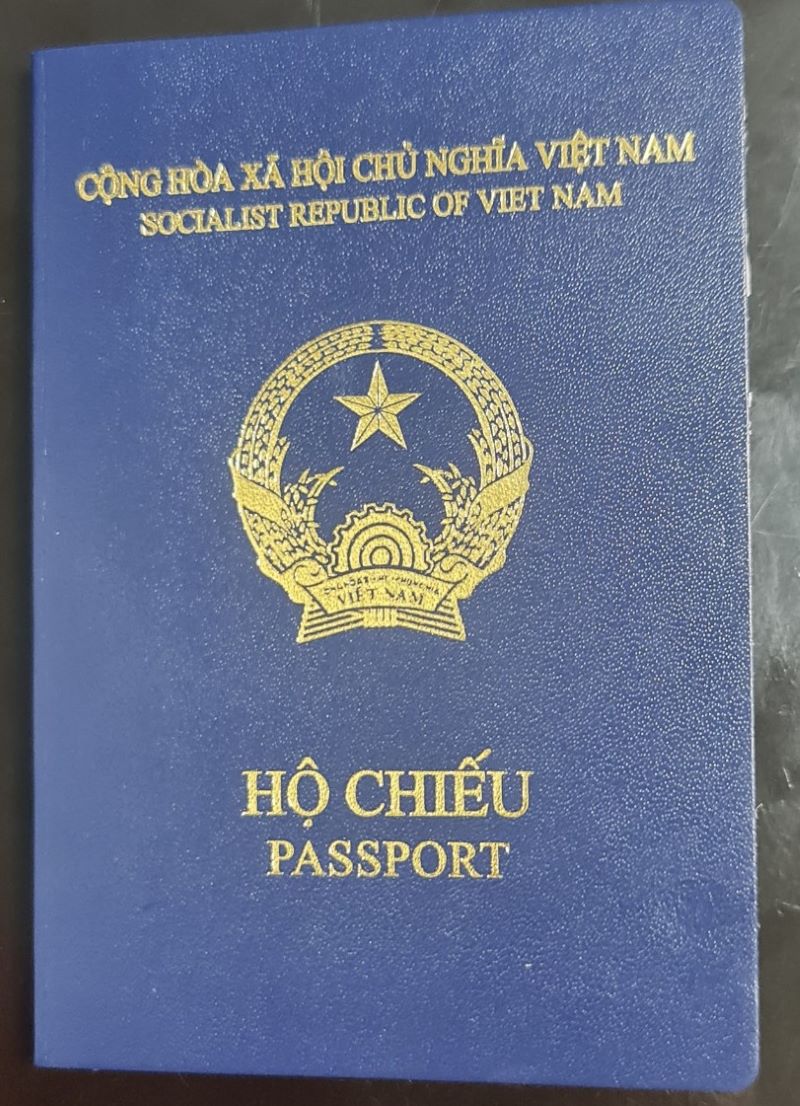 Làm hộ chiếu chờ CCCD gắn chip