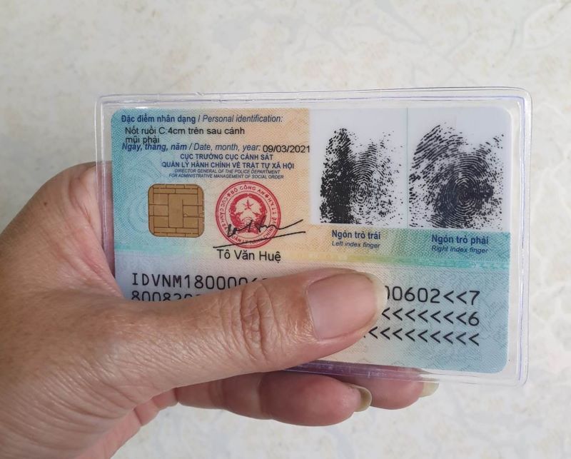 Làm hộ chiếu chờ CCCD gắn chip
